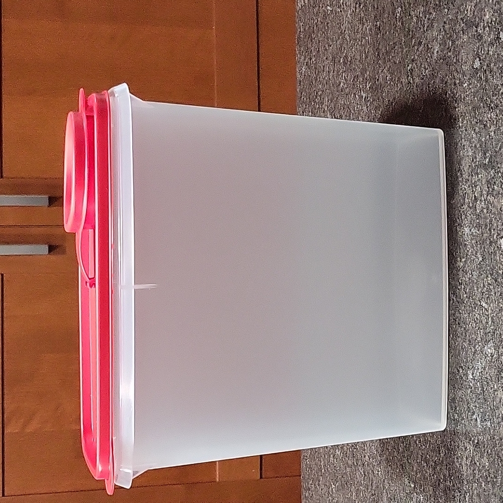 Tupperware Cereal Storer
